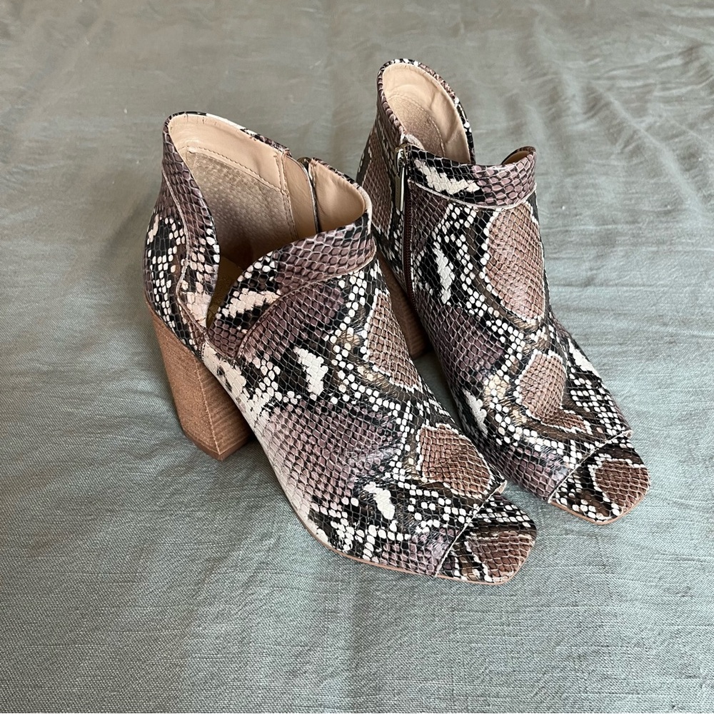 Vince Camuto Leather Bootie Open Toe Block Heels Snake Embossed Women's 7M